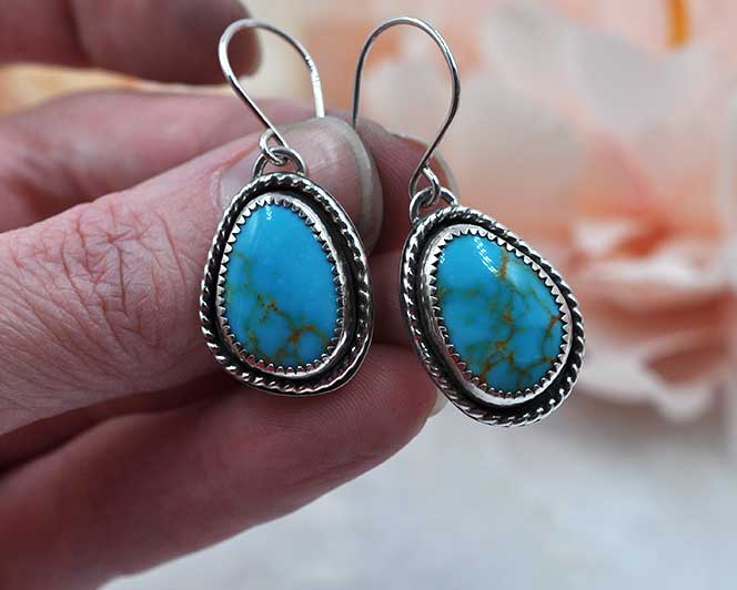 E1150-Turquoise-Mountain-Turqouse-Earrings-inhand